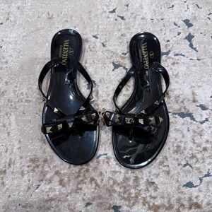 Valentino Garavani Rockstud Thong Sandals